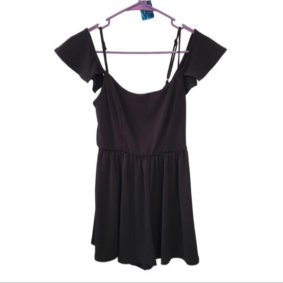 Urban Outfitters Black Off the Shoulder Romper Size Small - Picture 1 of 7
